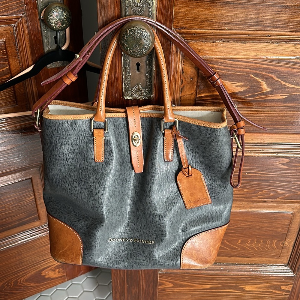 Dooney & Bourke Bag